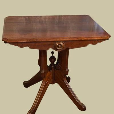 Ls1101 victorian walnut parlor table carved pedestal base