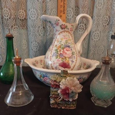 Ls1213 vintage floral wash pitcher bowl with assorted vanity bottles