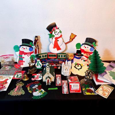 BA454 Classic Christmas Decor & Figurines!!