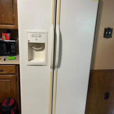 BA582 GE Bisque Side by Side Refrigerator 