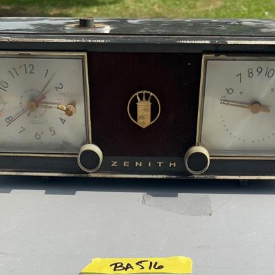 BA516 Zenith 1959 Clock Radio