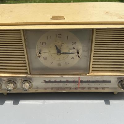BA523 General Electric Tube Radio