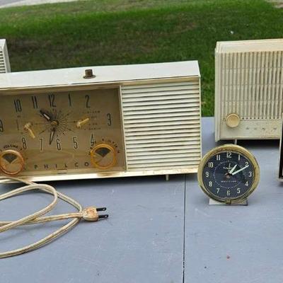 BA528 Clock Radios & Alarm Clocks Lot