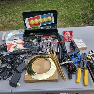BA525 Mixed lot of household and electrical tools,