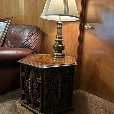 BA405 Classic End Table & Lamp