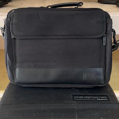 BA585 Targus Messenger Bag