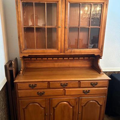 BA431 Mid-Century Colonial Revival Hutch