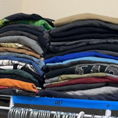 *See Photos* Huge Mixture Of Men’s Tshirts, Jeans, Sweatshirts And More L-XL