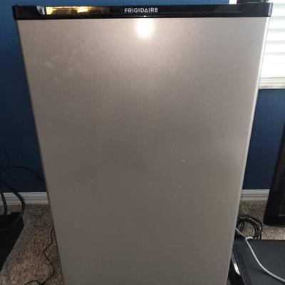 Frigidaire 3.3 Cu Ft Compact Refrigerator Mini Fridge Model FFPE3322UM With Manual