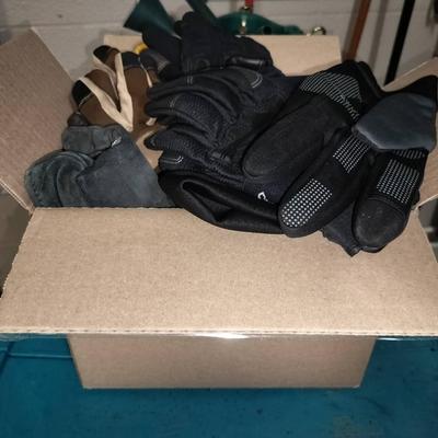 Variety Of Men's Outdoor/Work Gloves Size L - XL