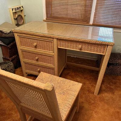 Sale Photo Thumbnail #13: Lexington wicker set 