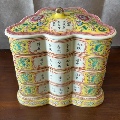 Vintage Chinese Famille Rose Butterfly Porcelain Food Box