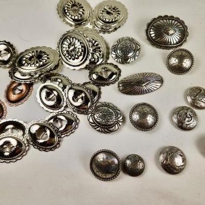 Buttons and conches 
