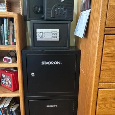 Stackable safes 