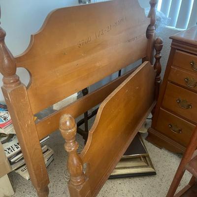 Twin bed 