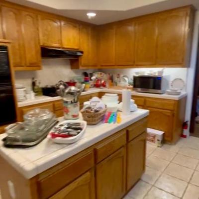 Sale Photo Thumbnail #14: Kitchen 