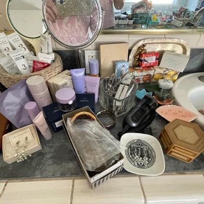 Sale Photo Thumbnail #80: Bathrooms 
