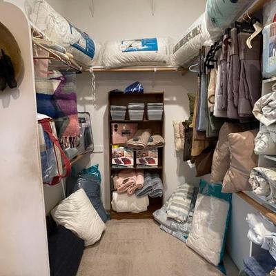 Sale Photo Thumbnail #36: Linens 