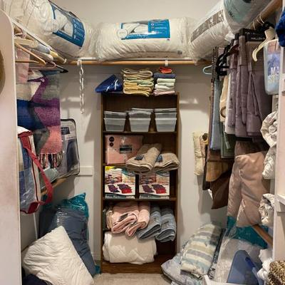 Sale Photo Thumbnail #59: Linens 