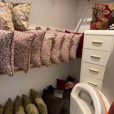 Sale Photo Thumbnail #57: Pillows 