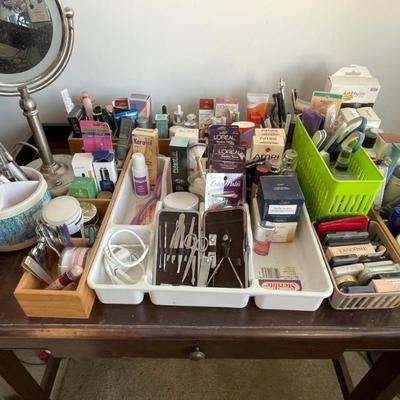 Sale Photo Thumbnail #62: Makeup 