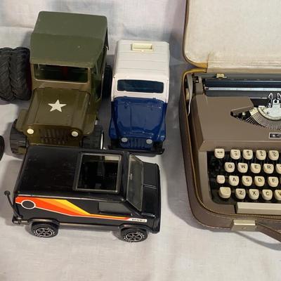 Really Cool Men’s Lot: Field Typewriter & Toys