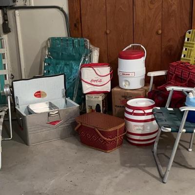 Assorted Mid Century Picnic Items:Classics!!