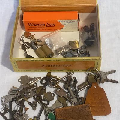 Vtg & Antique Keys & Locks & Such