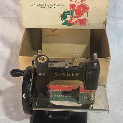 Girls’ Singer Hand Crank Sewing Machine