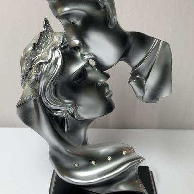 Herco Gift Professional Silver Kiss Figurine 