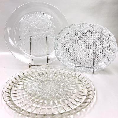 “Timeless Treasures” Santa Platter & Glassware