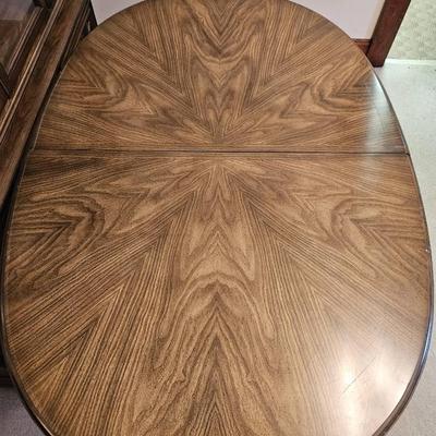 Dining Room Table , Covers , 2 Leaves