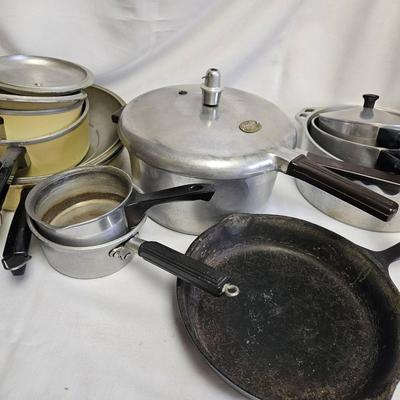 Pots, Pans & Cast Iron Skillet