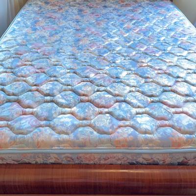 Full Sz 1930’s Art deco Waterfall Bed & Mattress 