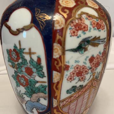 Japanese Imari Hand painted Vase (lot 2)