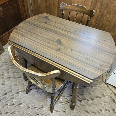 Dining Room Table - 2 Chairs & 2 Leaves