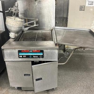 https://auctions4america.proxibid.com/Auctions-4-America/Large-Scale-Donut-Production-Bakery-Facility/event-catalog/282875