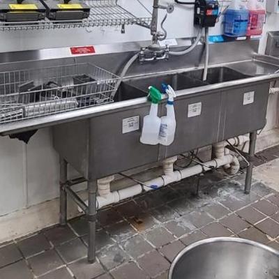 https://auctions4america.proxibid.com/Auctions-4-America/Large-Scale-Donut-Production-Bakery-Facility/event-catalog/282875