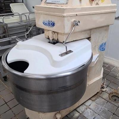 https://auctions4america.proxibid.com/Auctions-4-America/Large-Scale-Donut-Production-Bakery-Facility/event-catalog/282875