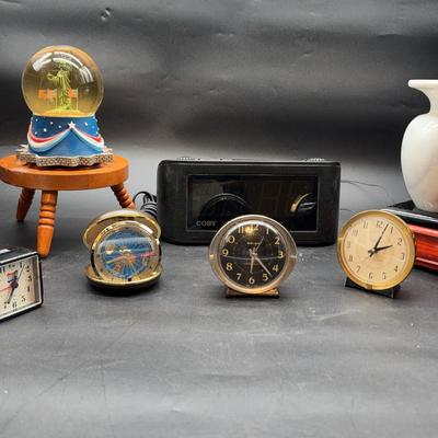 BA379 Small Travel Clocks And Radios 