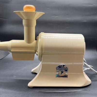 BA629 The Champion World’s Finest Juicer 