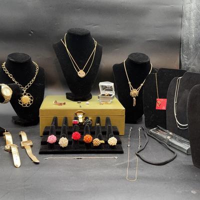 BA318 Avon Necklaces And Quartz Watches 