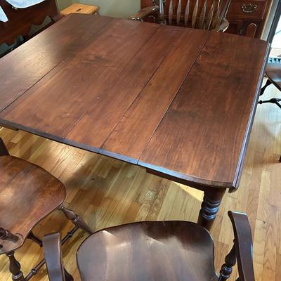 Antique Dining Table With 4 Unmatched Windsor Chairs 