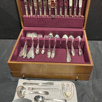Lunt Stainless Silverware Set