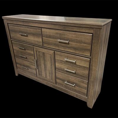 Modern like new 7 drawer Dresser