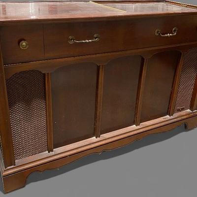 1962 Vintage Magnavox Stero & Record Player 