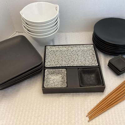 Black & White Sushi Dining Set