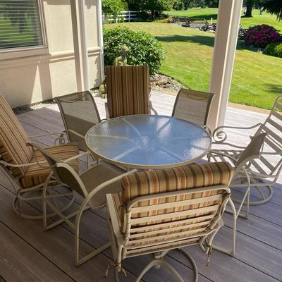 Outdoor Patio Table and 8 Chairs 