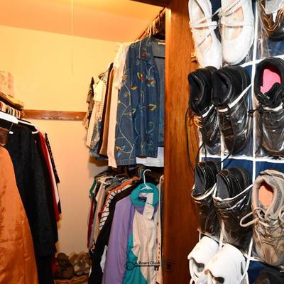 06 bedroom a146