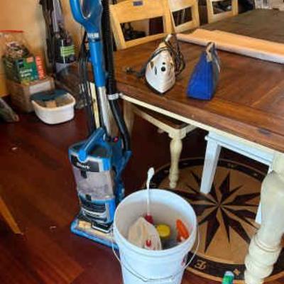 AAE058- Cleaning Lot With Vacuum 